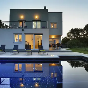 https://holiday-home-dvori.in-istria.net