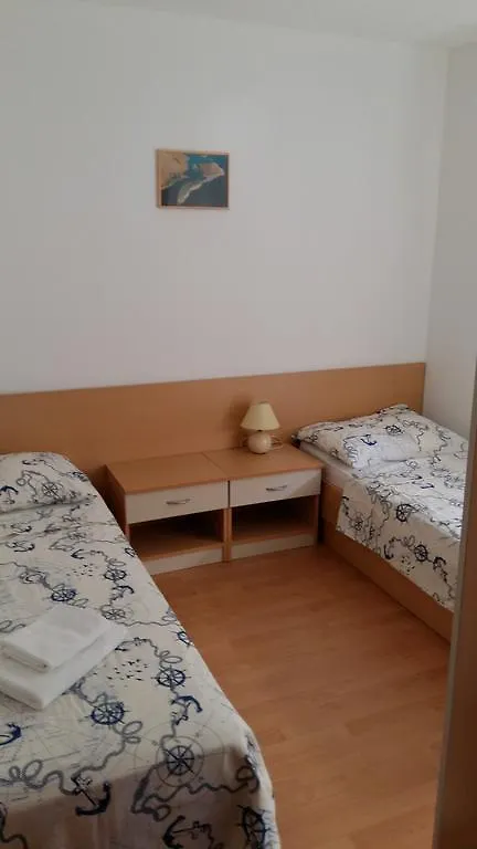 Apartments Mustac Drage