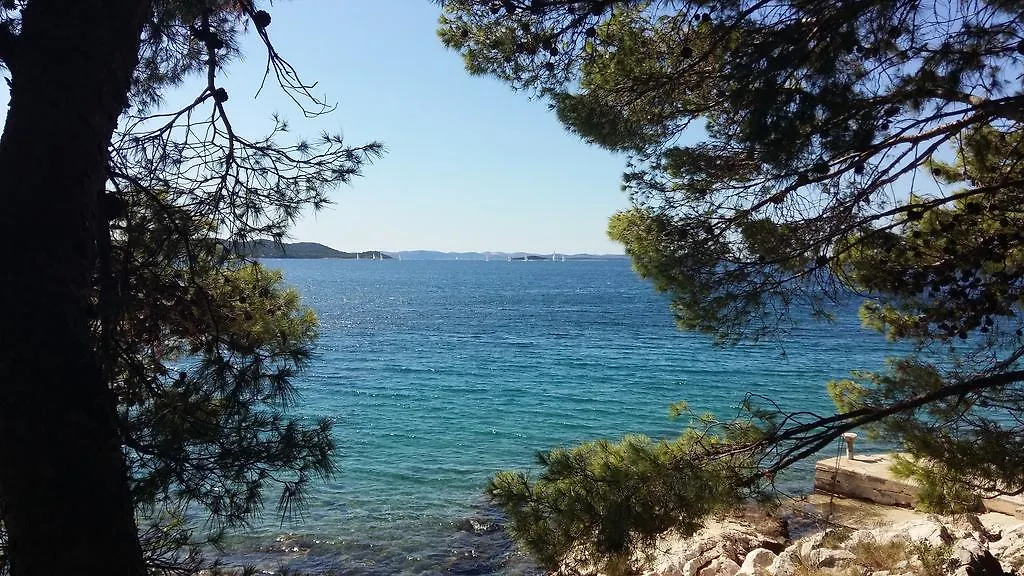 Apartments Mustac Drage