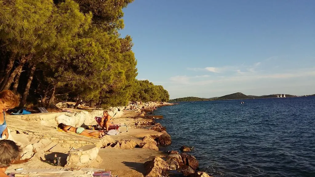 Apartments Mustac Drage