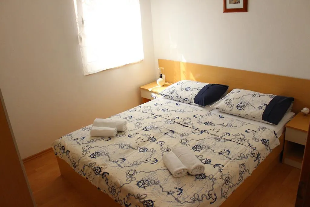 Apartments Mustac Drage