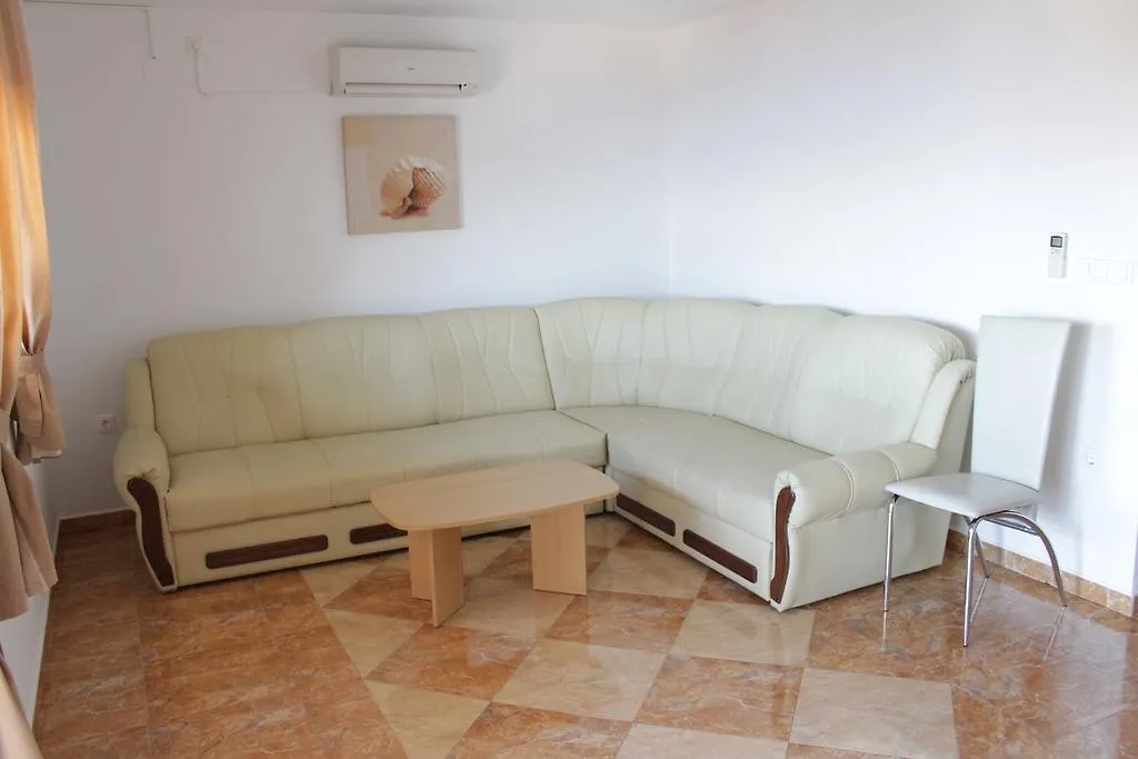 Apartments Mustac Drage