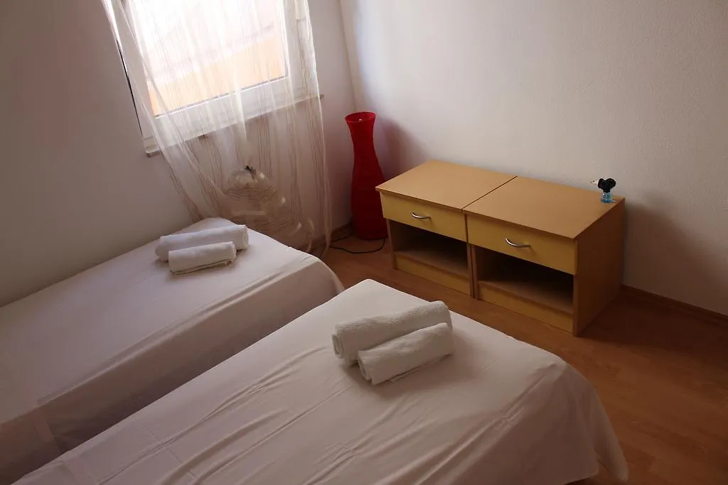 Apartments Mustac Drage