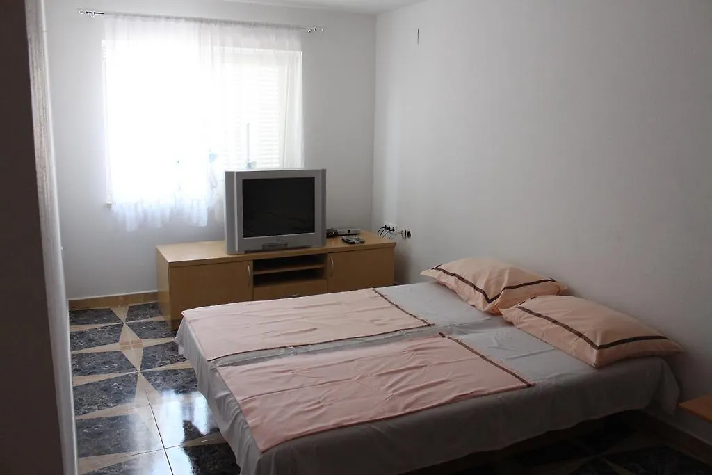 Apartments Mustac Drage